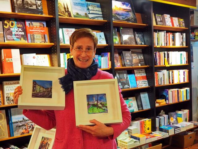 Stefanie Magh von der Buchhandlung Weyer am Höninger Weg stellte Bilder der Malerin Renate Geiter aus. | Foto: Broch