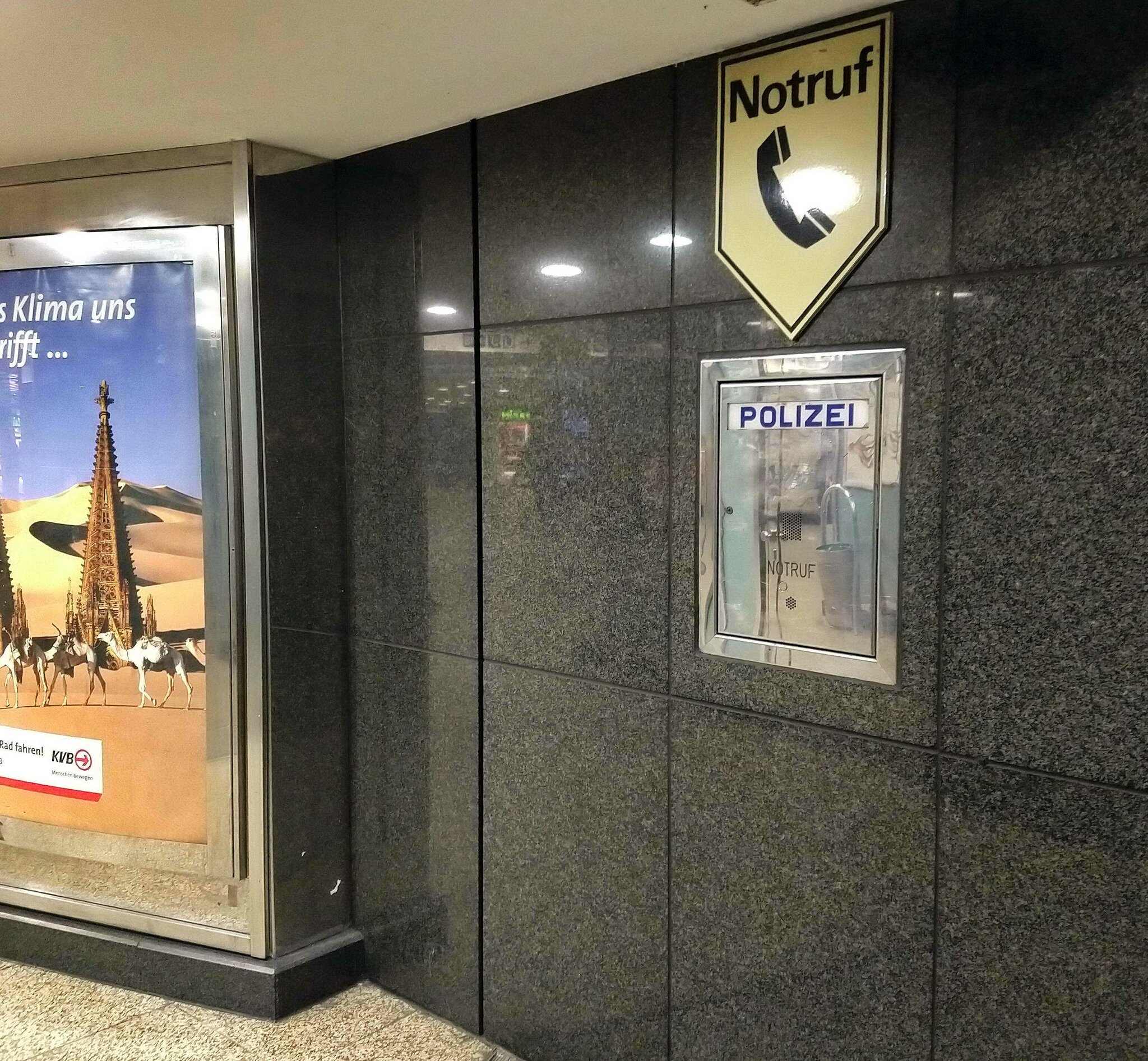 Polizei-Notrufstellen abgebaut: Notrufsprecher werden abgeschaltet - Köln