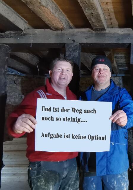 Bliesheims Ortsbürgermeister Frank Jüssen (l.) und der "Em Dörp"-Vorsitzende Meinhard Tappert haben mit ihrem Team einige "Steine" auf dem Weg weggeräumt. 