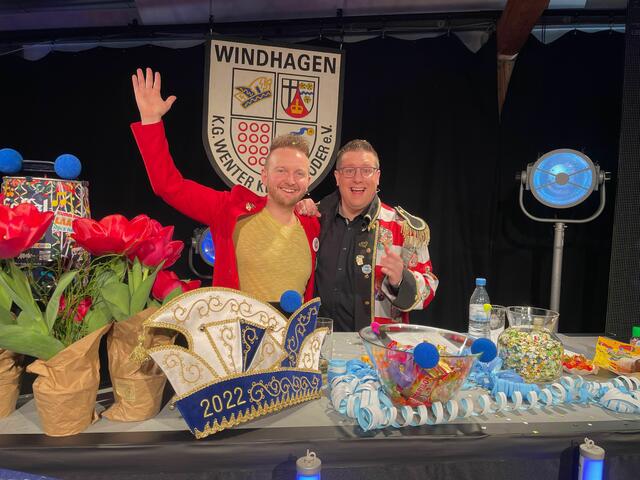 "Stimmung pur....Alaaf" - Alexander Rüddel (li.) und Dennis Heinemann verbreiteten Stimmung aus dem Bad Honnefer Studio  | Foto: Holger Krumscheid