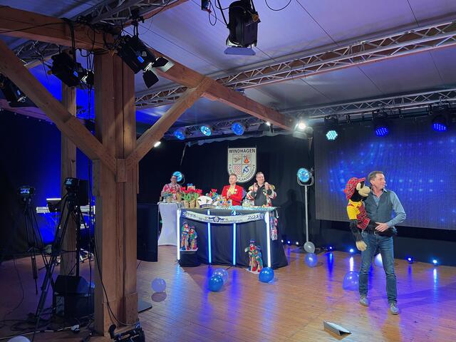 Stimmung  kam  aus dem Bad Honnefer Studio in die Wohnzimmer der Feiergäste | Foto: Holger Krumscheid