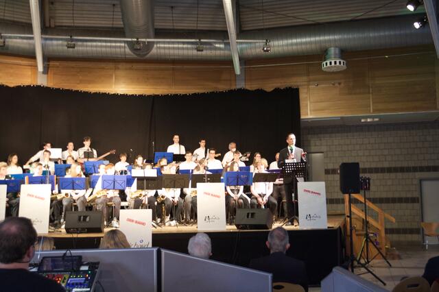 Kerpens Bürgermeister Dieter Spürck als Schirmherr des Benefiz-Konzerts der Big-Band der Musikschule La Musica  | Foto: Paula Grimmert
