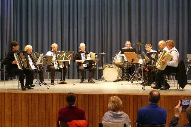 Aspiranten-Ensemble des Akkordeon-Orchesters Wesseling unter Leitung von Anita Brandtstäter.  | Foto: Wolfhard Brandtstäter
