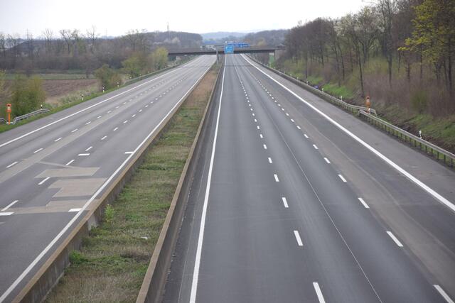 Die A1/A61 ist erneut gesperrt - nach der Flutkatastrophe ist es nun der Autobahnbrückenabriss bei Erftstadt, der diese Maßnahme nötig macht.