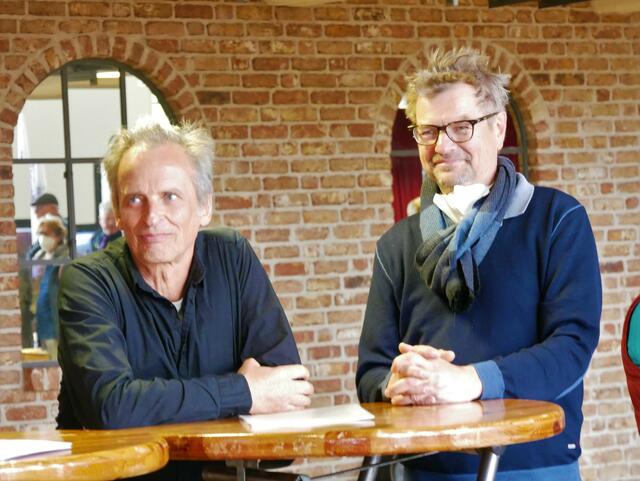Herzlichen Dank an Mike Herting und Martin Arnold, die in vielfältigen Funktionen mitwirkten.  | Foto: Anita Brandtstäter