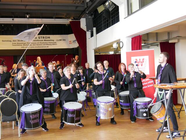 Musikalische Eröffnung der Veranstaltung durch RheinSamba.  | Foto: Anita Brandtstäter