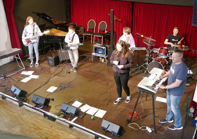 Nachwuchs-Bands der Modern Music School Brühl von Marco Toppel.  | Foto: Anita Brandtstäter