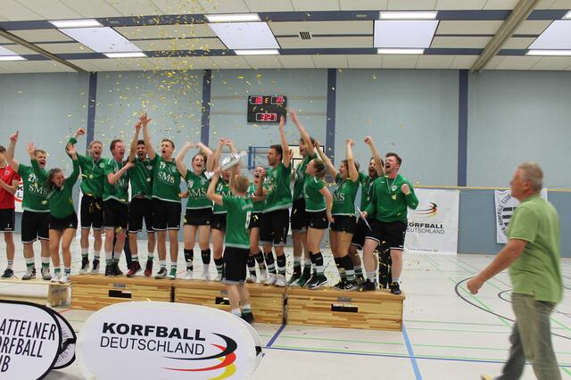 Die glücklichen Sieger des DTB-Pokals vom TuS Schildgen. Foto: Anne Küpper