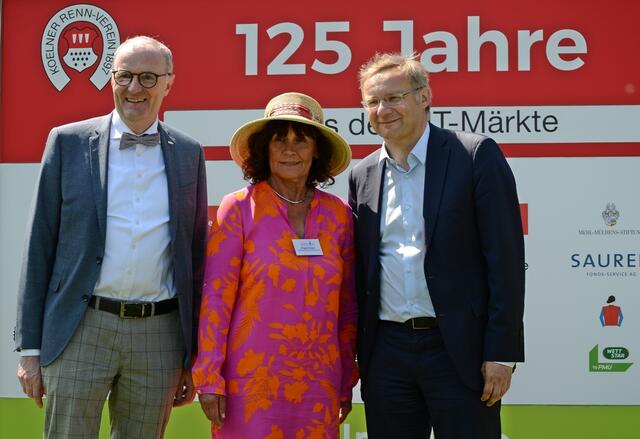 Eröffnung der Veranstaltung: v.l. Bürgermeister Ralf Heinen, Angela Roters (Vorsitzende des Fördervereins) Eckhard Sauren (Präsident Kölner Rennverein); | Foto: Horst Nauen