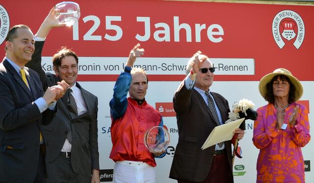 Siegerehrung für das siegreiche Team | Foto: Horst Nauen
