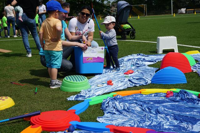 Unter der Regie der "Bewegten Tagesmütter" können selbst die Kleinsten bei "Glessen läuft" den Spaß am Sport entdecken und das Kinderbewegungsabzeichen des Landessportbunds machen.  | Foto: Andrea Floß