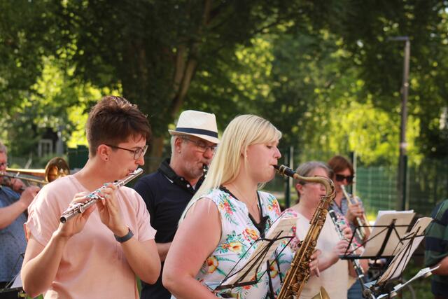 Die Windecker-Musik-Vereinigung unterhielt auch beim Fensterkonzert in Bornheim-Roisdorf | Foto: Musik  Konzerte Reise