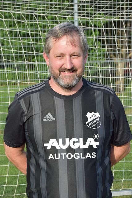 Dirk Landmann (49) – „Wie Buschi einer der Pechvögel – er hat leider kein Saisonspiel gemacht“, erklärt der Trainer. Und doch: „Obwohl verletzt, ist er bei fast jedem Training und Spiel mit dabei und sorgt mit seiner Art und guten Laune für super Stimmung im Team.“     | Foto: Volker Düster