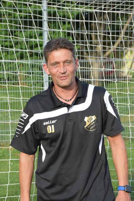 Olaf Jenniges (45) – „Er war der erste Pechvogel der Mannschaft“, erinnert sich der Coach. „Bei unserem ersten Training - alle Bänder kaputt. Er hat leider noch kein Spiel gemacht.“ Aber: „Im Hintergrund stets aktiv und immer direkt zur Stelle, wenn Hilfe gebraucht wird -  Dafür sozusagen zum Trost: für ihn wird es die Erste Malle-Tour!“ | Foto: Volker Düster