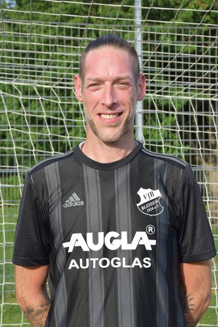 Sascha Busch (43) – „Einer der Pechvögel der Saison, was Verletzungen angeht“, blickt der Trainer zurück und fügt dann augenzwinkernd hinzu: „Darf auch in seinem Alter sein Temperament etwas zügeln.“ Ansonsten gilt: „Spielt, ohne zu murren, wo man ihn aufstellt und gibt immer 100 Prozent.“ | Foto: Volker Düster