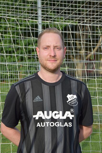 Thomas Schumacher (32) – „Ist manchmal schneller, als der Ball, und zu übermotiviert“, so die Analyse des Trainers und der Tipp: „Da muss noch etwas Ruhe rein.“ Aber: „Thomas ist sich nicht zu schade, auch im Hintergrund zu unterstützen. Er ist stets mit Leib und Seele dabei und - ganz wichtig: der Kassenwart der Mannschaft.“ | Foto: Volker Düster