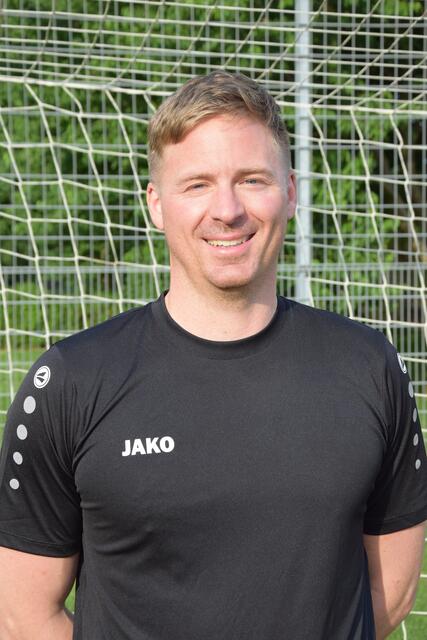 Andreas Becker (36) – Nach kurzer Überlegung sagt Jenniges: „Steffen Baumgart würde sagen: ein ‚Holzfuß‘ wie Kilian. Was Einstellung, Trainingsfleiß und Kampf betrifft, ein absolutes Vorbild, geht immer voran“, lobt der Coach – und fügt mit breitem Grinsen hinzu: „Auf Malle wird er aber die 90 Minuten vom letzten Spiel nachholen müssen - mit einem speziellen Trainingsprogramm.“ | Foto: Volker Düster