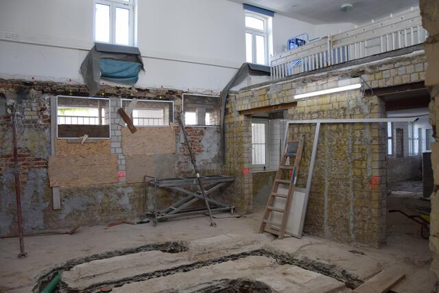 So mussten beispielsweise die Holzdecken entnommen werden, weil sie nicht mehr heutigen Standards entsprechen. | Foto: Düster