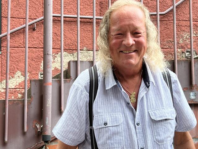 Seit 180 Jahren gibt es Kirmes in Bergisch Gladbach und Burkhardt Unrau ist schon 70 Jahre dabei. Foto: ak 
