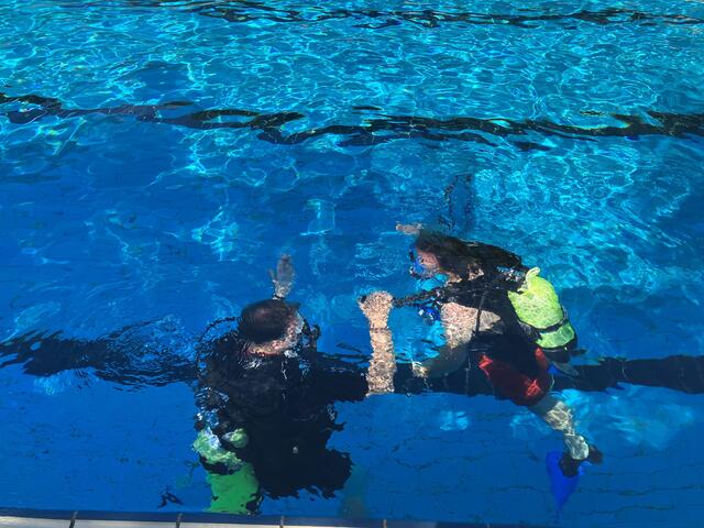 Bei der Schnupper-Tauch-Stunde | Foto: Fi-bs