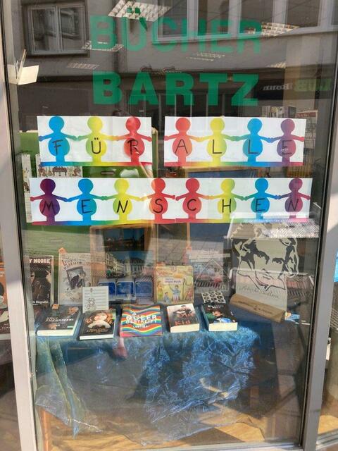 Schaufenster B - Bartz Buchhandlung, Gottfired-Claren-Str. 3 | Foto: Bürger für Beethoven