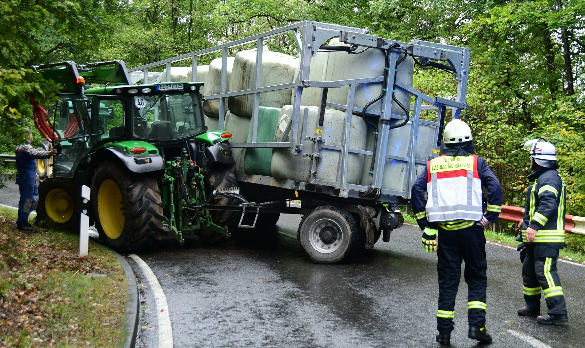 Nervenkitzel Auf Radern Die Herausforderungen Beim Fahren Mit Voll Beladenem Auflaufgebremsten Anhanger