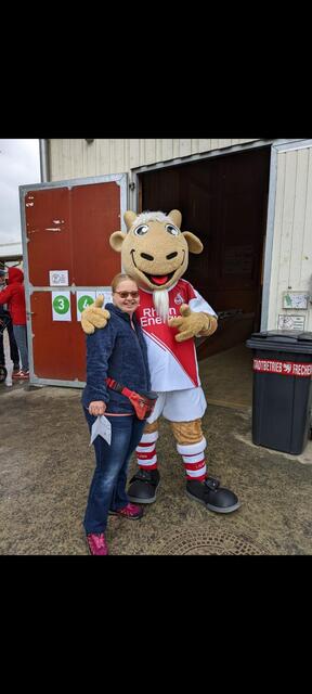 Das ist Isabel von Blatt-Gold mit Hennes. So ein Foto hätte ich auch gerne gehabt.  | Foto: privat