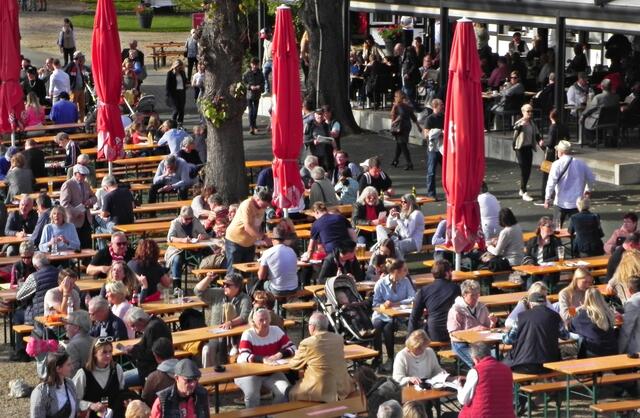 Sonniges Herbstwetter im Weidenpescher Park | Foto: Horst Nauen