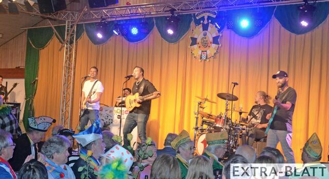 Die Band „Lupo“ heizte dem Publikum ordentlich ein. | Foto: Gaebel