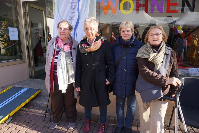 Das Team der Alzheimer Gesellschaft Bergheim - Anni Wilbertz, Hannelore Satzky, Dr. Andrea Friese und Helga Kalboussi - geht mit einem Pflegesorgentelefon an den Start | Foto: Andrea Floß