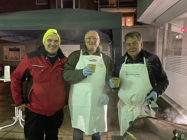 Werner (rechts) mit seinem Schwager (mitte) und Frank, unserem Ehrenamtler.  | Foto: Blatt-Gold