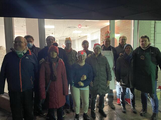 Selbst 3 Grad und Schnee-Regen bringen wir ZUSAMMEN zum Schmelzen.  | Foto: Blatt-Gold