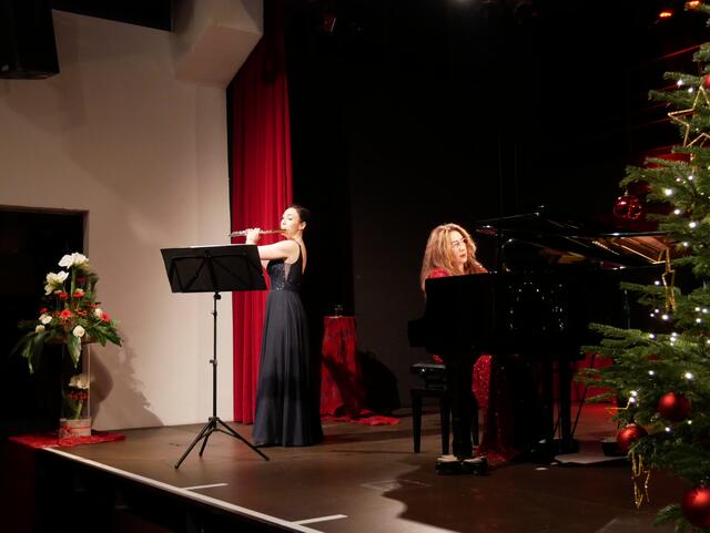 Das AMber-Duo, Querflöte - Klavier, begeisterte beim letzten Eichholzer Schlosskonzert 2022 im Rheinforum.  | Foto: Anita Brandtstäter