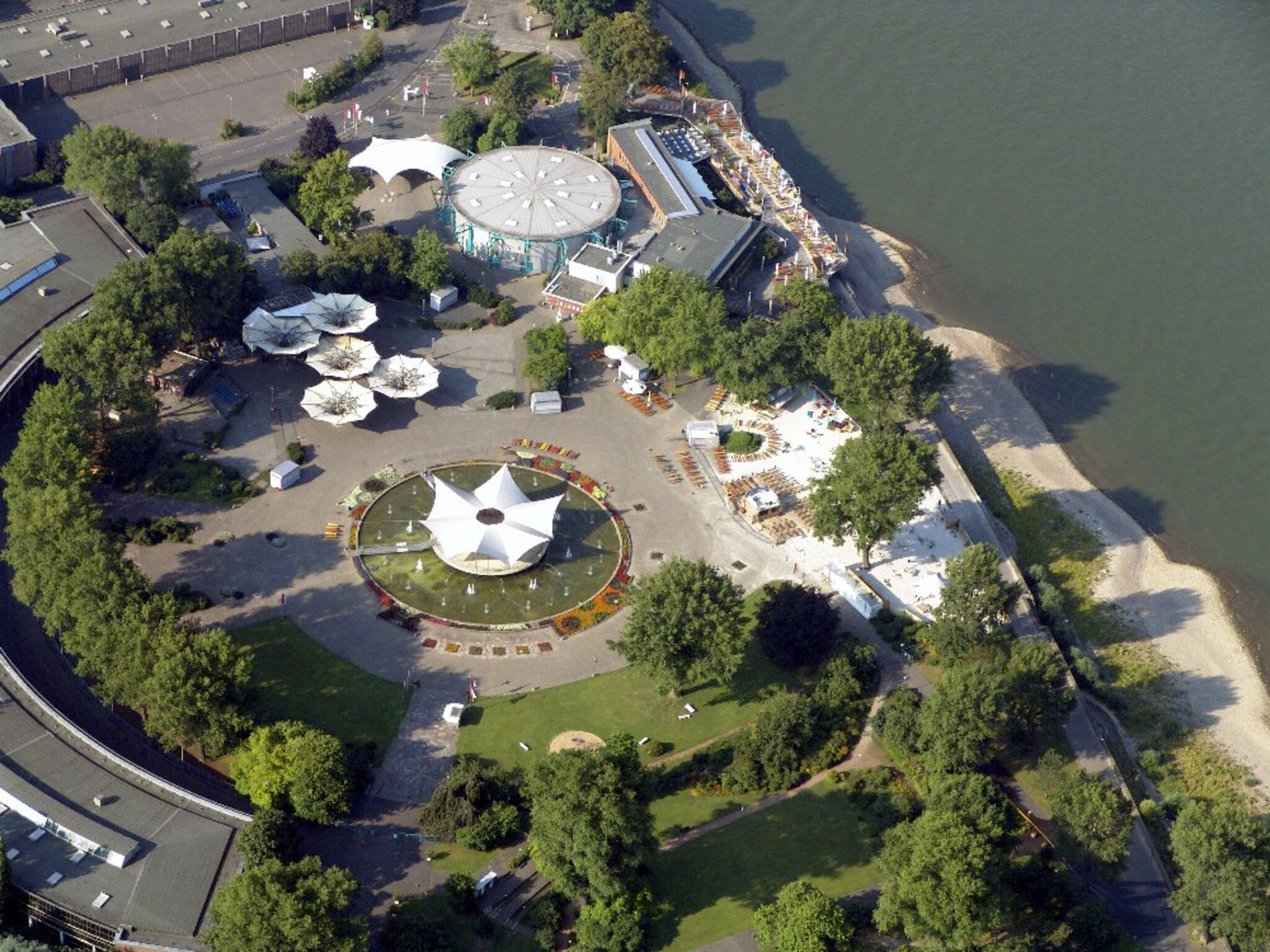 Tanzbrunnen Kln Hotel