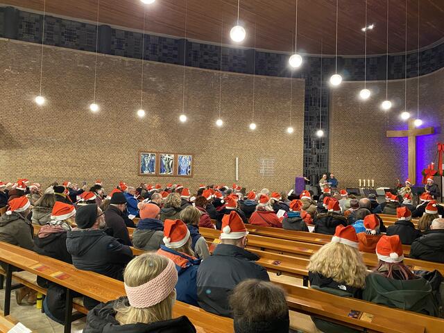 Die dritte Station war die Evangelische Versöhnungskirche. Foto: Raimund Stracke