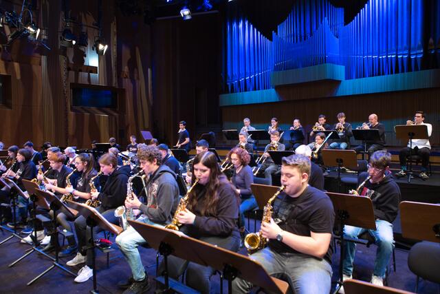 Und diese verbesserten Kleinigkeiten hat die Big-Band der La Musica gleich umgesetzt. | Foto: Torsten Rabe
