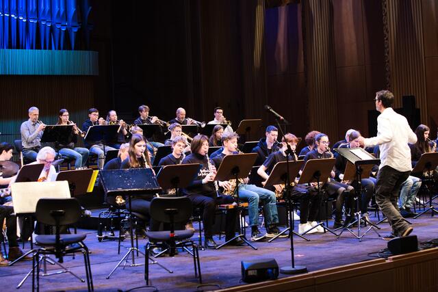 Und diese hat die Big Band der Musikschule La Musica dann auch direkt umgesetzt. Nach den zwei Stunden Workshop, waren die Ergebnisse deutlich hörbar. | Foto: Torsten Rabe