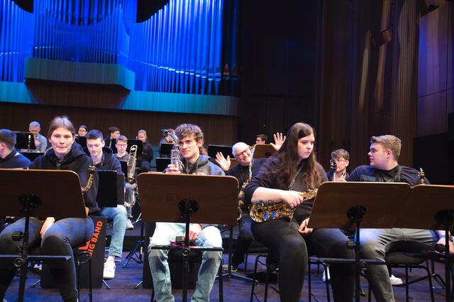 Doch bei aller Konzentration kommt der Spaß in der Big Band der Musikschule La Musica nicht zu kurz. | Foto: Torsten Rabe