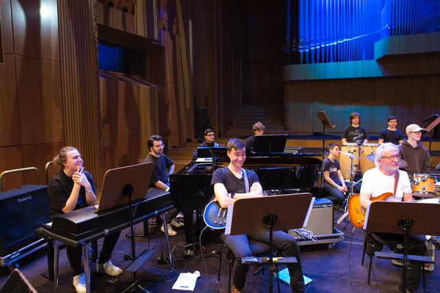 Und zwischendrin gab es immer was zu Lachen. Die Profis vom WDR sind nicht nur Weltklassemusiker, sie haben auch einen ordentlichen Sinn für Humor. | Foto: Torsten Rabe