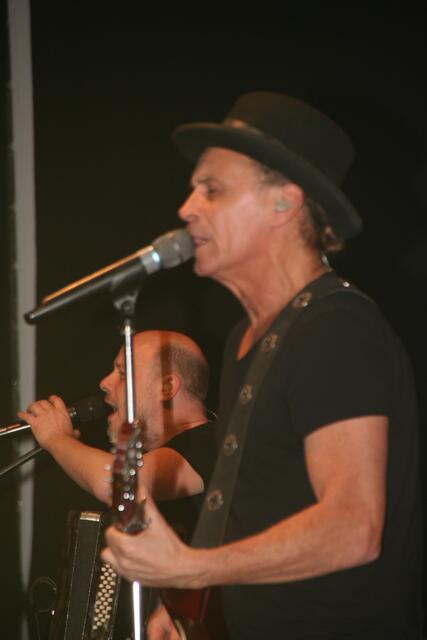 Der Top Act des Abends - Brings auf der Bühne in Köln- Hochkirchen | Foto: Herrmann J.Nied