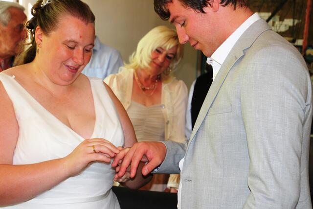 In den Ehe-Ringen steht der Name des anderen drin und mit Doppelherzen &lt;3 | Foto: privat