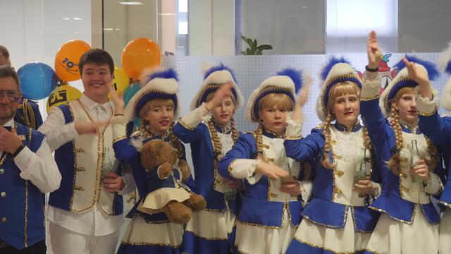 Tanzgarde mit Maskottchen | Foto: Copyright: Wilfried Storb