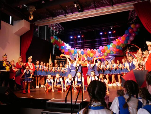 Das Kindertanzcorps der prinzenstellenden KG Wesselinger Radschläger.  | Foto: Anita Brandtstäter