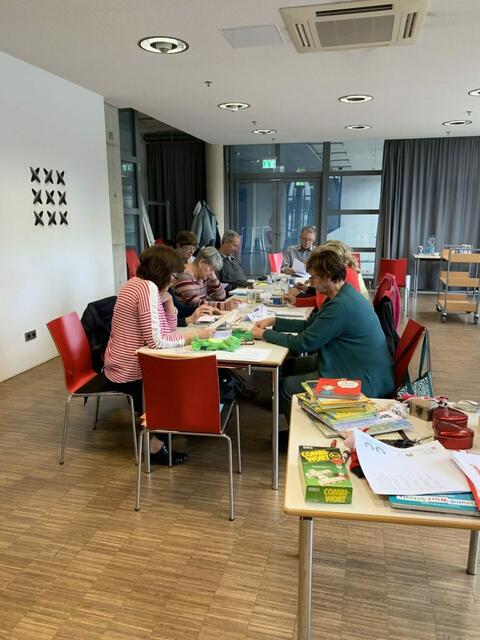 Eine neue Ausbildungsstaffel für ehrenamtliche Leselernhelfer*innen beginnt am 24. März 2023 in der Stadtbibliothek Bergheim.  | Foto: Hans-Jürgen Knabben