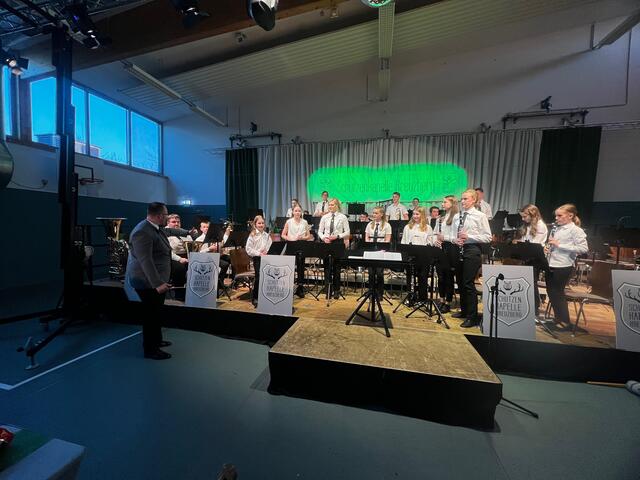 Florian Rösner und das Jugendorchester | Foto: @Wilfried Storb