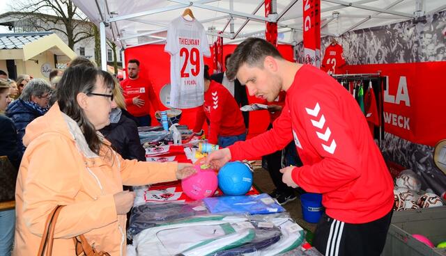 Tombola mit tollen Preisen | Foto: Horst Nauen