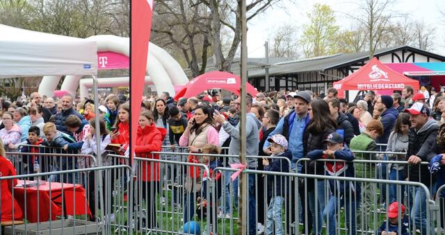 Riesenandrang zur FC-Autogrammstunde | Foto: Horst Nauen