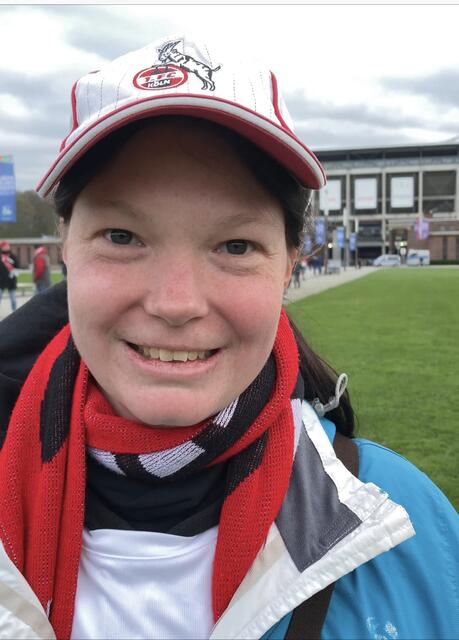 Yvonne Freiberg war als Reporterin von Blatt-Gold dabei. Sie diktiert: Coole Erfahrung. Die Stimmung war sehr gut und war auch laut wo die ganzen FC-Fans vom effzeh Köln da waren.  | Foto: Blatt-Gold