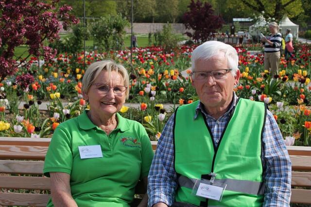 Reinhilde und Hans-Dieter Tonert gehören zu den etwa 100 ehrenamtlichen Helfern der LGS - das Ehepaar betreut einen INFO-Stand im Remtergarten am Schloss Corvey | Foto: lgs.höxter/manuela.puls
