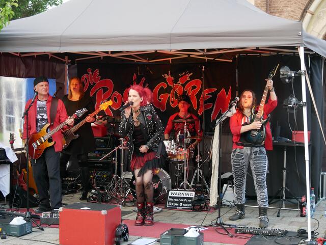 Die Rockgören aus Brühl vor St. Germanus.  | Foto: Anita Brandtstäter